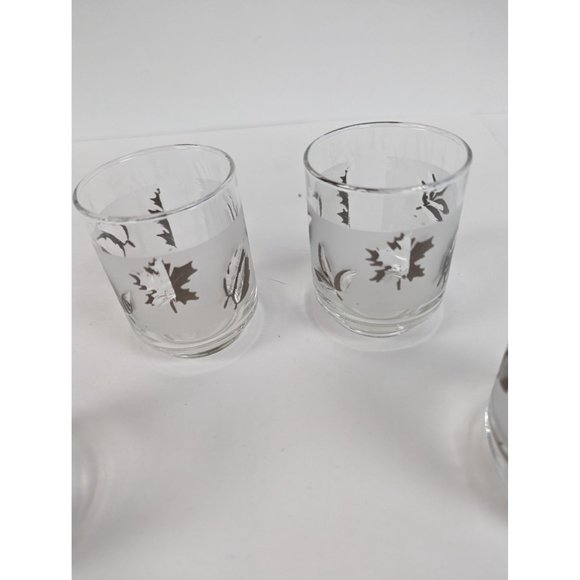 Set of 4 Vintage Libbey Silver Leaf Frosted Glasses 3" by 2 1/4" - Picture 2 of 7